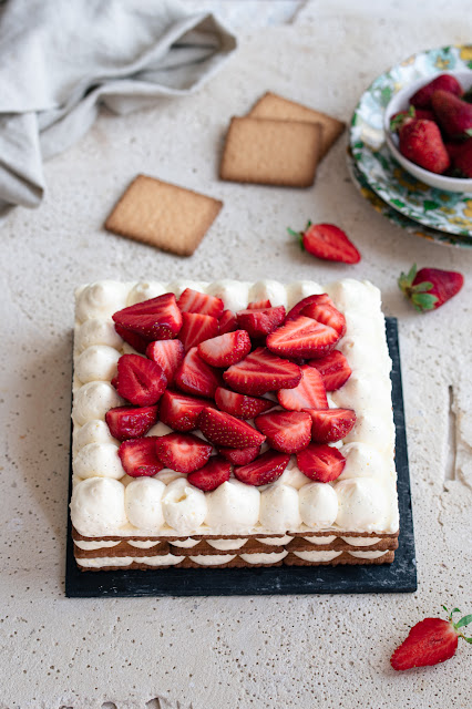 Gâteau aux fraises sans cuisson, crème au mascarpone