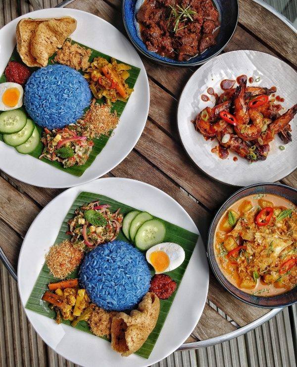 Nasi Kerabu Kelantan Lengkap Dengan Sambal Tumis