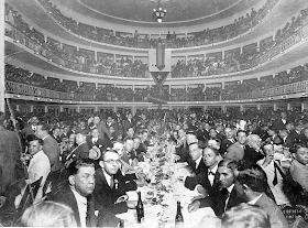 Banquete político en el teatro Arechabala en 1920