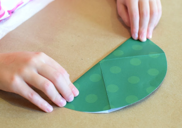 Folded paper Christmas tree ornament craft for kids. Origami is a great fine motor work activity for kindergarten or elementary children!