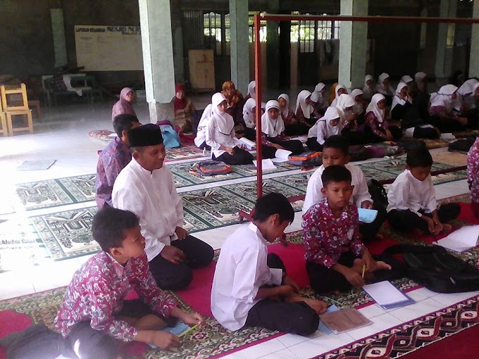 Camat VII Koto Sungai Sariak Imran Tinjau Pelaksanaan Pesantren Ramadhan Tingkat Sekolah Dasar