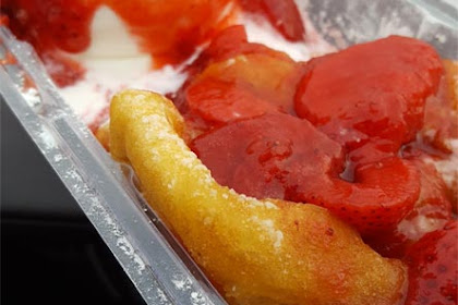 strawberry funnel cake toppings