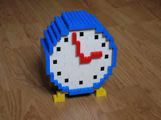 despertador hecho con piezas de lego