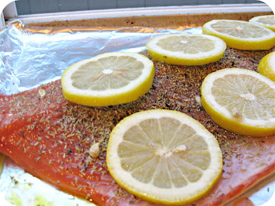 Seasoned salmon with lemon