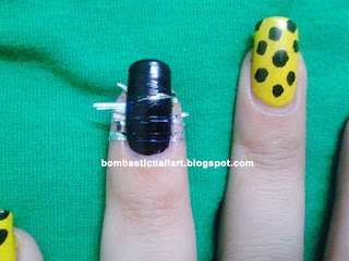 Striping tape nail art