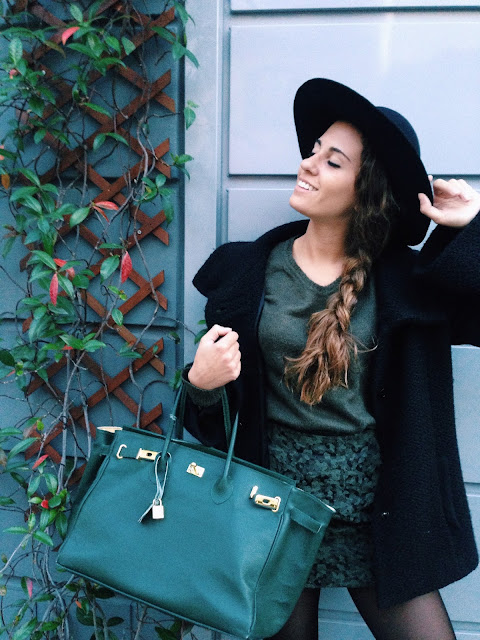 outfit si toni del verde e amato cappello, amsterdam, ricordi di amsterdam, outfit of the day, ootd, outfit fashion blogger, fashion need valentina rago, ricordo amsterdam cappello souvernir, ricordi, outfit of the day