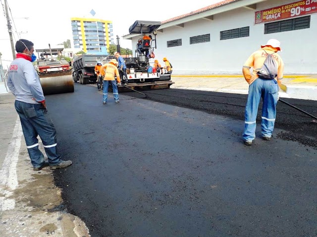 Vias urbanas de Parnaíba recebem pavimentação asfáltica