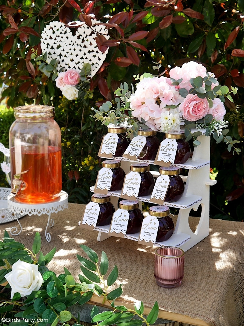 DIY Ideas for a Backyard Wedding - easy, budget DIY décor and favors for celebrating your micro wedding in your backyard or small outdoors venue! #by BIrdsParty.com @BirdsParty #wedding #diywedding #backyardwedding #gardenwedding #samllwedding #weddingfavors #weddingideas #weddingdecor