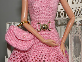 Barbie com vestido e acessórios de crochê por Pecunia MillioM