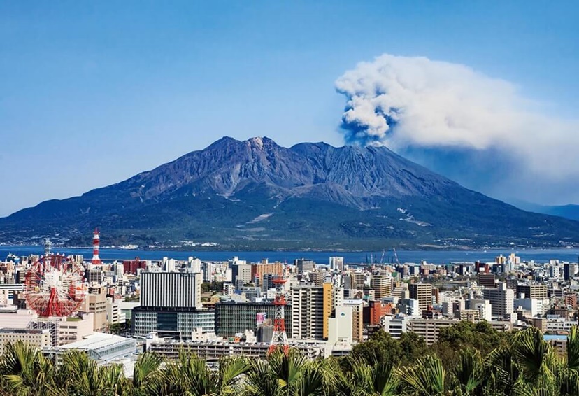 ภูเขาไฟซากุระจิมะ (Sakurajima: 桜島)