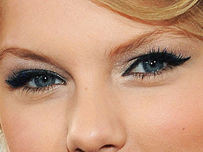 taylor swift eyes close up