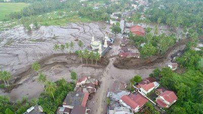 Banjir Bandang Terjang Tanah Datar, 4 Orang Meninggal dan 8 Hilang