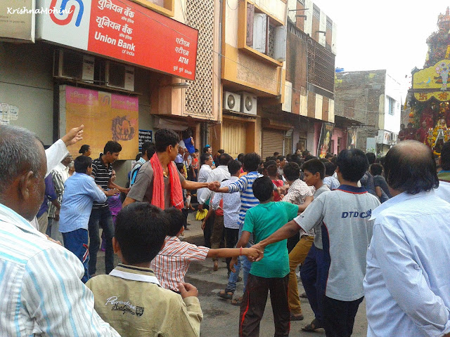 Image: Devotees pulling Balaji Rath