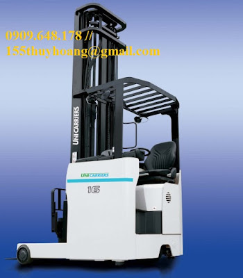 Reach Truck ngồi lái