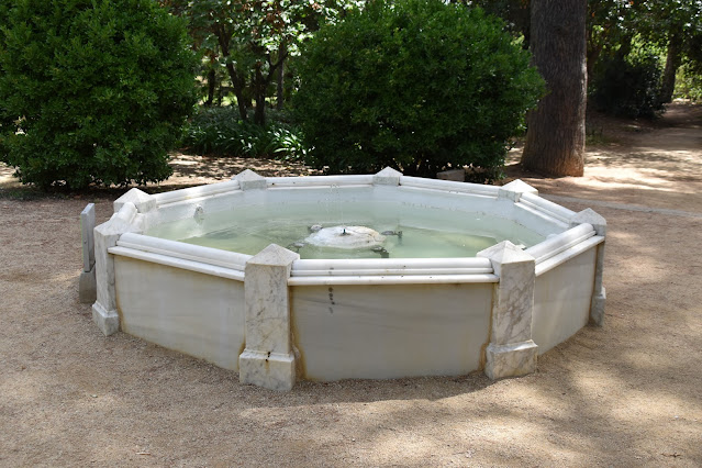 Jardines del palacio de Pedralbes... Barcelona, Cataluña, España..