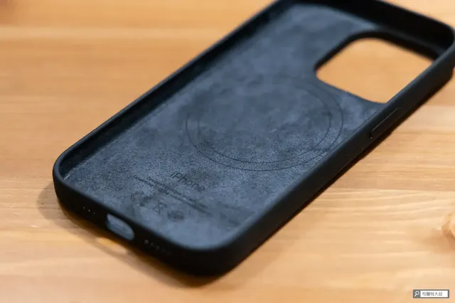 Apple iPhone 15 Pro MagSafe 矽膠保護殼 - 這款原廠矽膠保護殼也支援 MegSafe