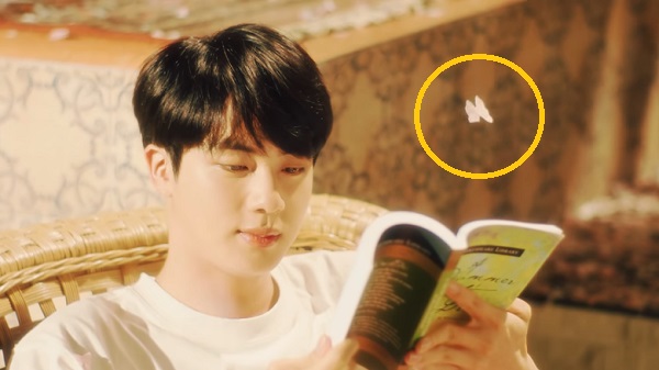 Buku yang dibaca Jin di MV Stay Gold