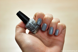 OPI Fifty Shades of Grey - Nagellack-Box Tragebild - www.annitschkasblog.de