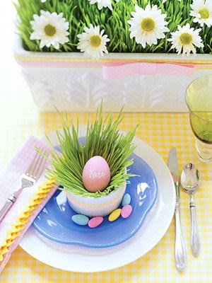 I love this place card Easter egg idea from