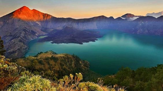 Taman Nasional Gunung Rinjani didirikan pada tahun 1997 dan dikelola oleh Balai Taman Nasional Wilayah III Nusa Tenggara Barat (NTB).........