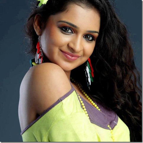 actress_swarna_thomas_new_stylish_photos