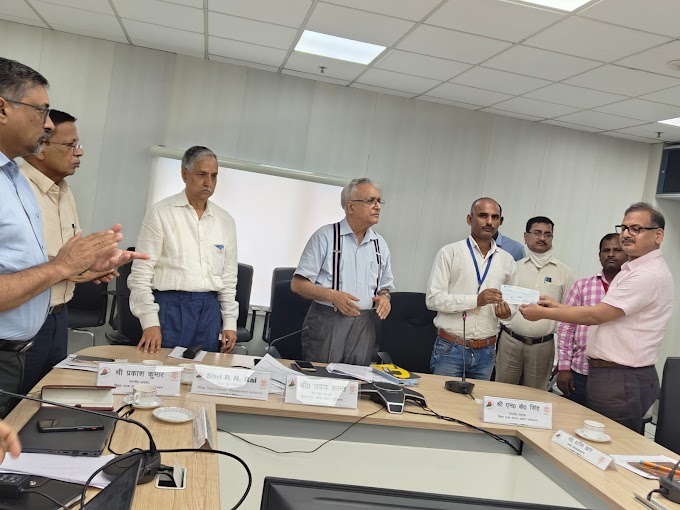 सुरक्षित तैराकी कार्यक्रम के मास्टर ट्रेनर सारण जिला के सबलपुर निवासी  गुड्डू कुमार को BSDMA द्वारा सम्मानित किया गया