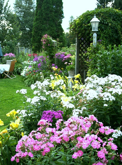 beautiful yard, goregous yard, beautiful garden, dream yard