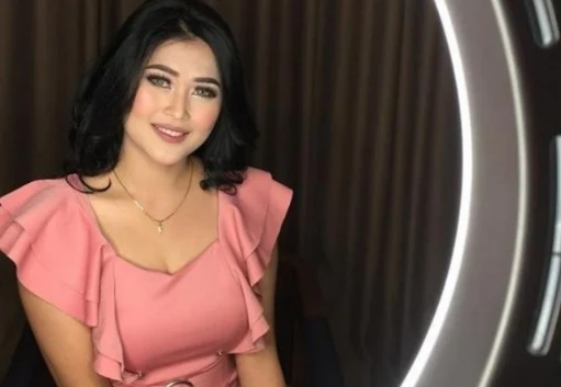 Pedangdut Seksi Ovi Sovianti Pindah Agama Usai Sholat, Alasannya Tak Disangka-sangka