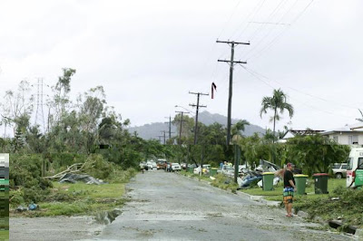 TRES TORNADOS CAUSAN ESTRAGOS EN EL NORESTE DE AUSTRALIA 26 de Enero 2013