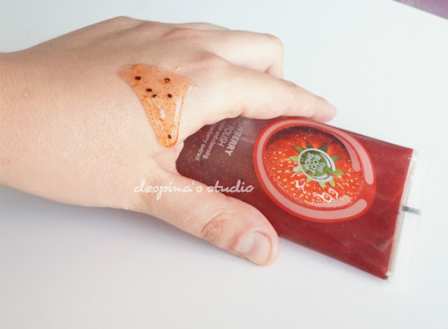 review Strawberry body polish από THE BODY SHOP