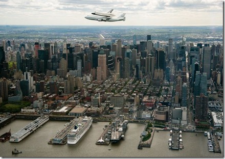 space-shuttle-enterprise-flown-nyc-chase-plane_52225_600x450