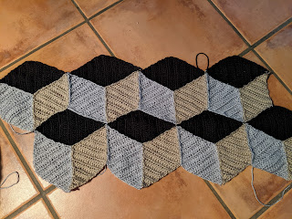 2 rows of 4 cubes each attached as per pattern