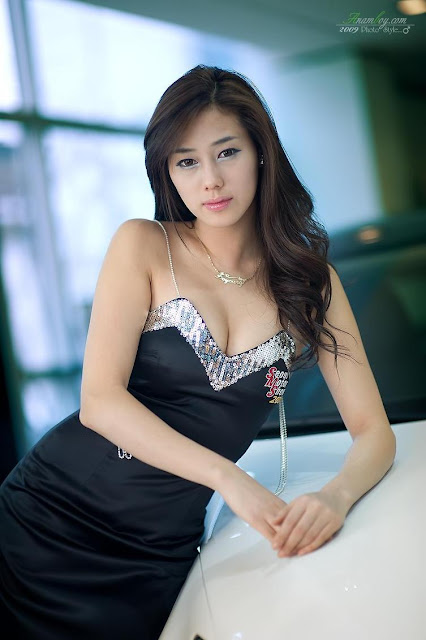 model korea kim ha yul with black mini dress