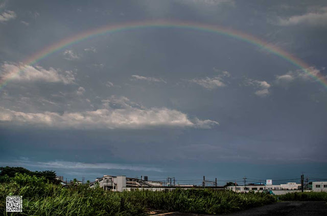 七里駅上空に虹が出ていた。