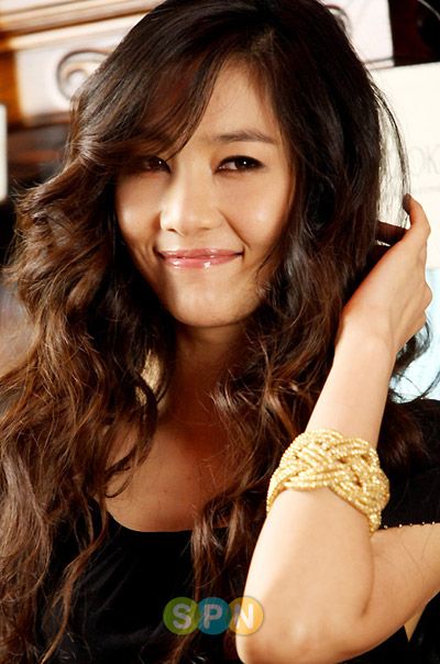 Yoon Ji min pics