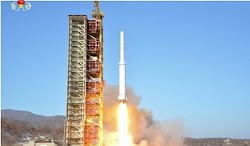 Στην « επιτυχή εκτόξευση πυραύλου μεγάλου βεληνεκούς » την οποία διέταξε ο ηγέτης της χώρας Κιμ Γιονγκ Ουν με σκοπό «να τεθεί ένας δορυφόρος...