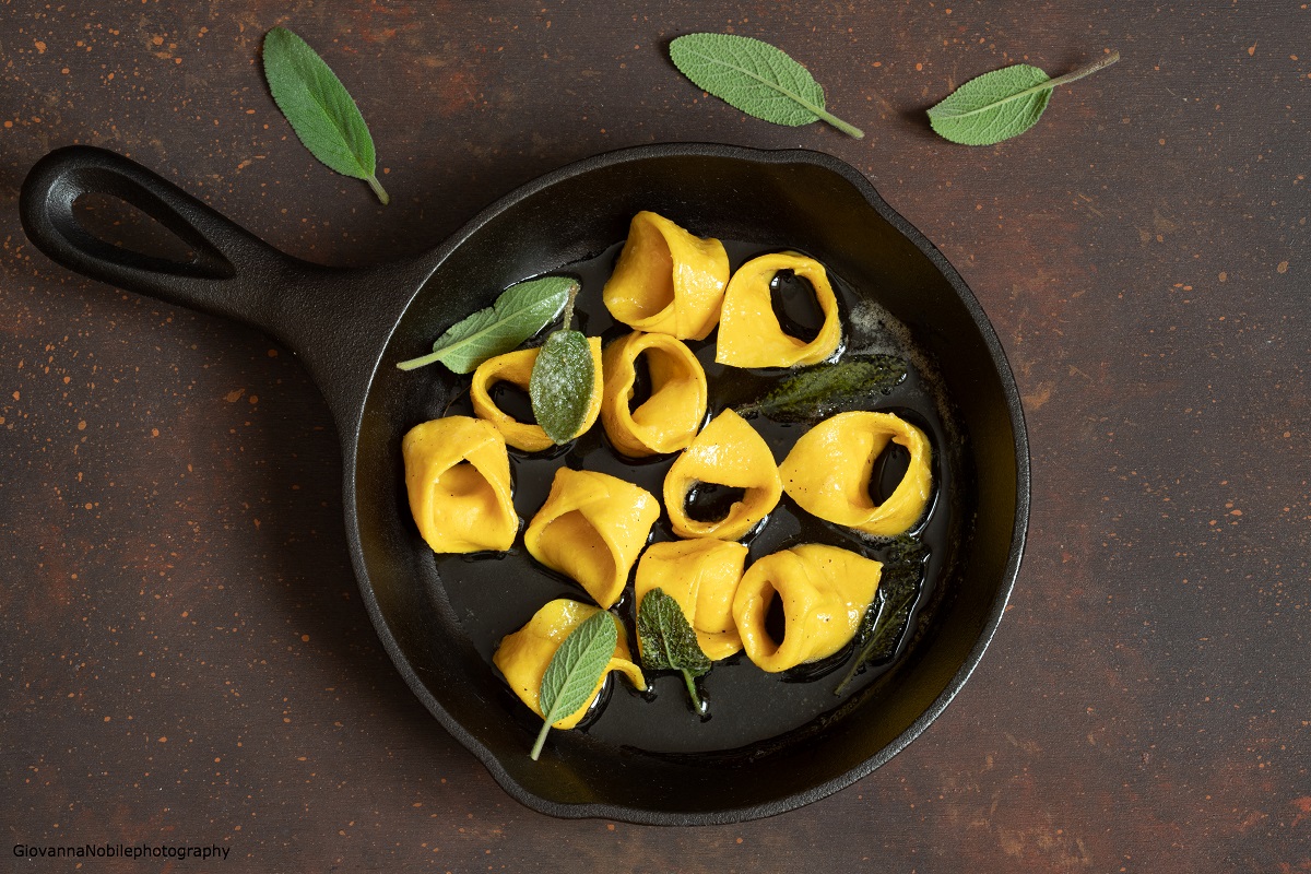 Tortelloni allo zafferano con ricotta e pecorino