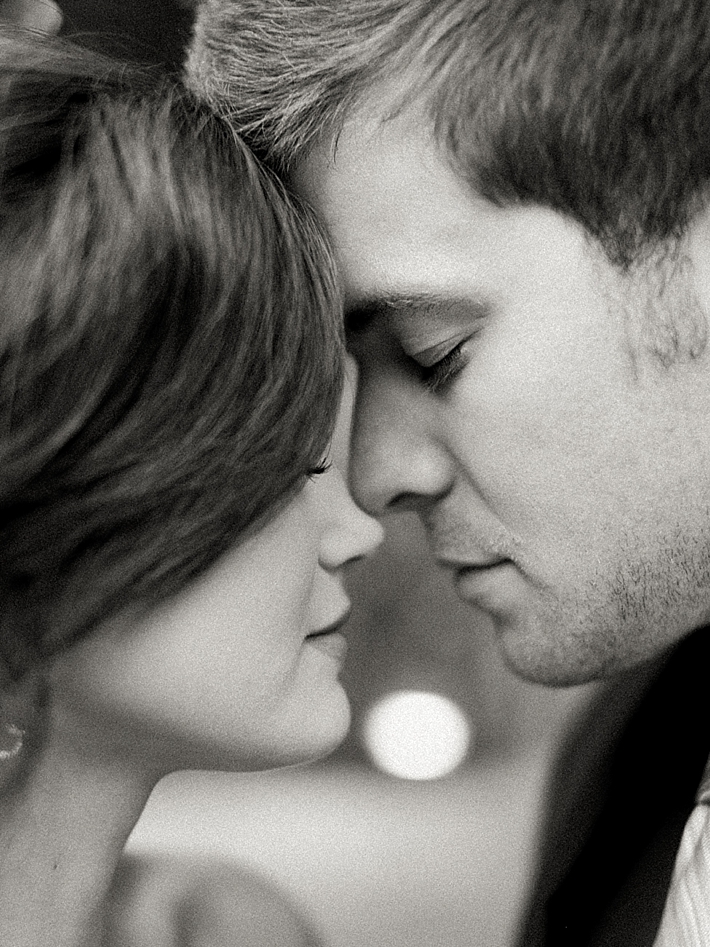 Classic bride and groom portraits | Photo by Dennis Roy Coronel | See more on thesocalbride.com