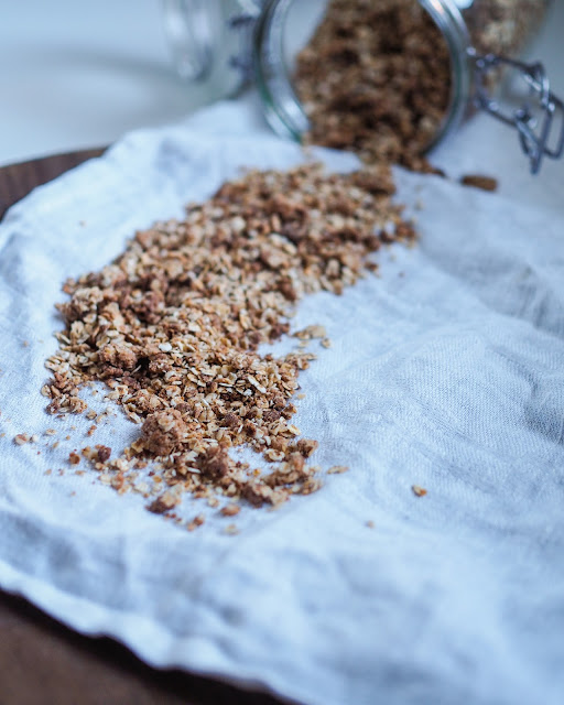 terveelliset aamupalaideat  maapähkinävoi granola nutsforwellness