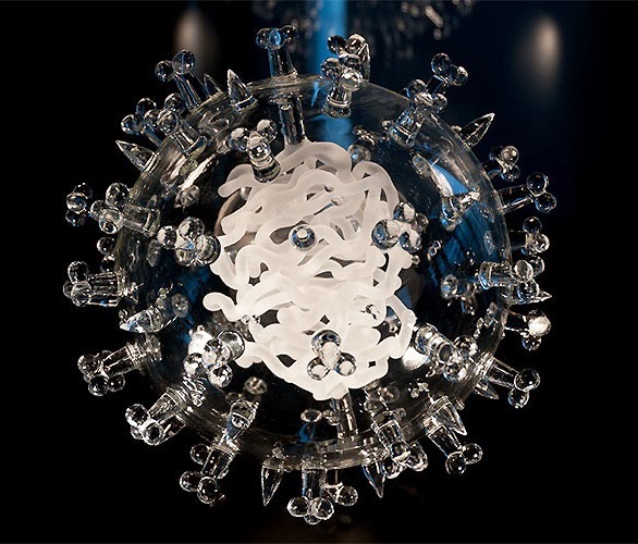 Luke Jerram glass microbiology esculturas vidro microbios virus bactérias arte ciência doenças