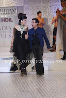 Raveena Tandon walks with Black outfit and Jewellery for Raj Mahtani at HDIL Fashion Show