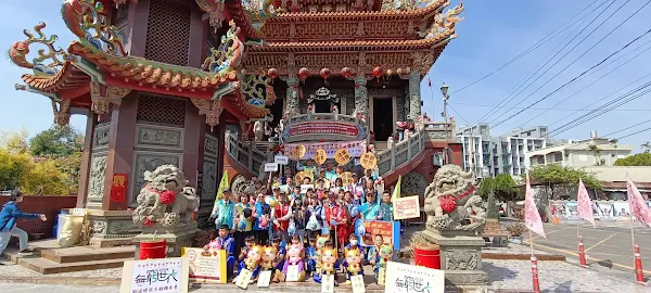 ▲埔鹽鄉順澤宮廟埕辦理彰化家扶中心古早燈籠義賣記者會，呼籲社會大眾一起響應，助逆境孩子翻轉未來，成為家扶兒最有力量的後盾。（記者林明佑翻攝）