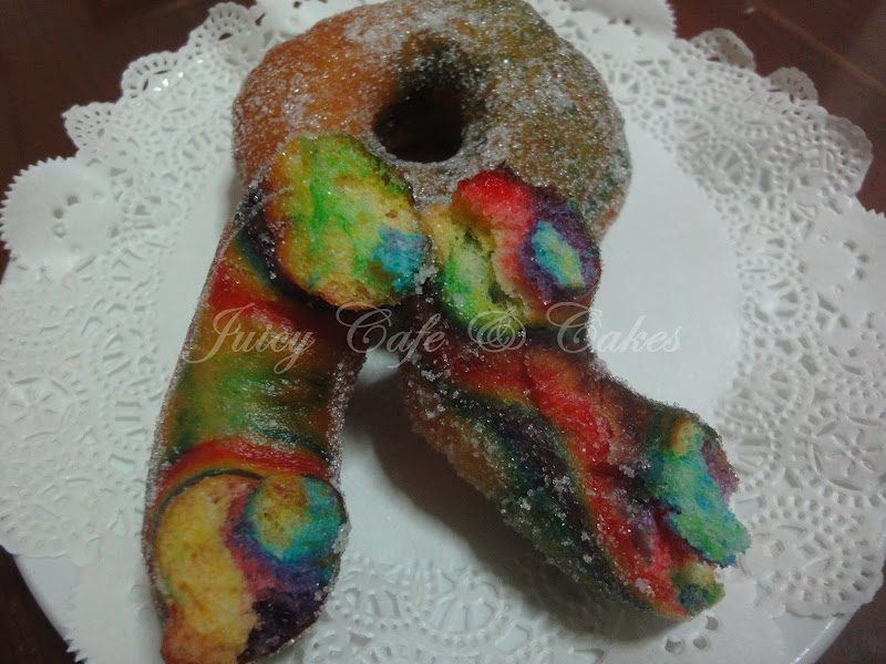 JUICY CAFE: RAINBOW DOUGHNUTS