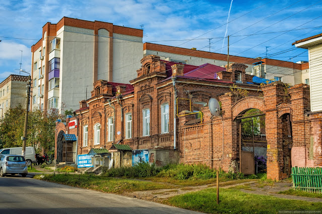 Одноэтажное кирпичное здание