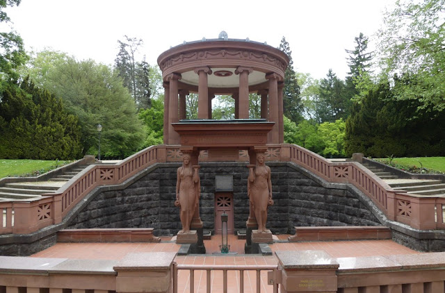 Kurpark in Bad Homburg - Elisabethenbrunnen 