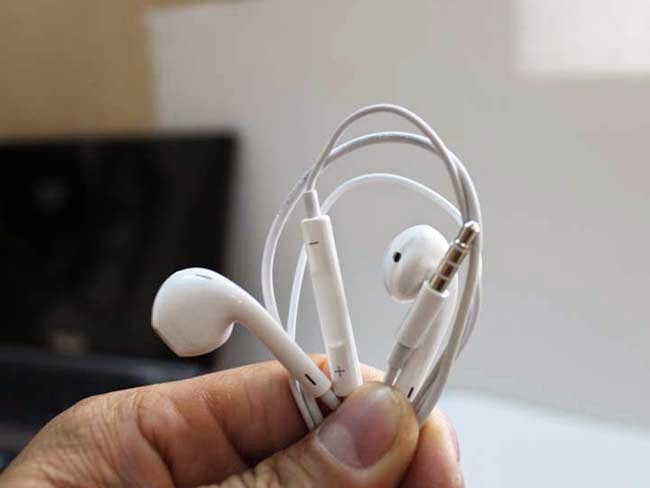 Cách làm trắng tai nghe màu trắng iPhone iPad iPod