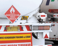 Simbol hazard pada mobil tangki BBM