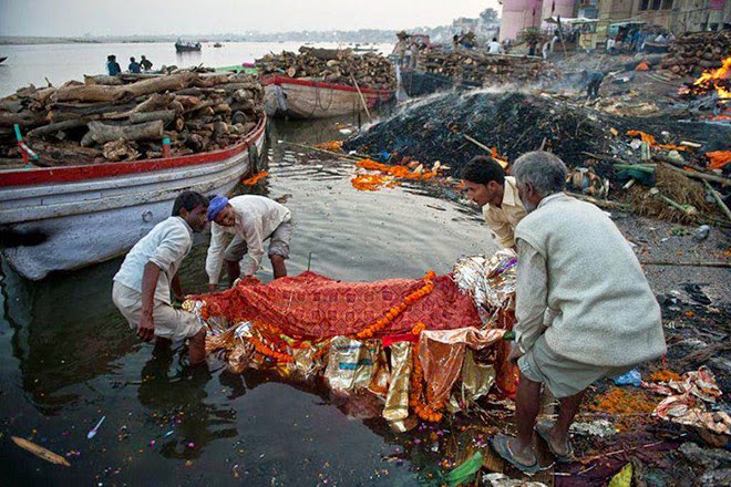 varanasi, india, cidade dos mortos