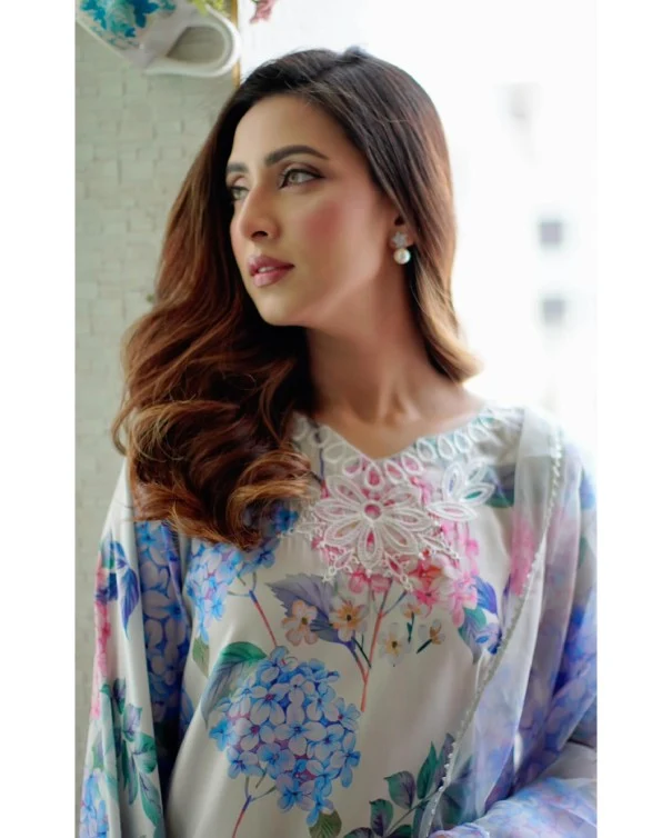 ঈদ আনন্দে মাতোয়ারা মিম