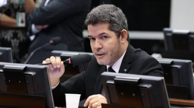 Deputado Delegado Waldir denuncia esquema milionário das emendas parlamentares